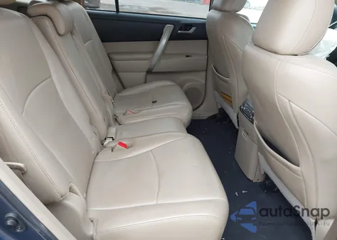 2013 Toyota Highlander Se V6 z USA, uszkodzony, nr VIN 5TDBK3EH0DS237268